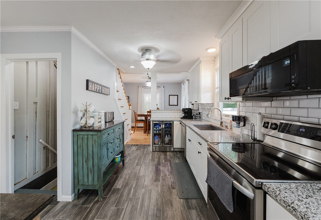 Hardwood floors - Basement entrance