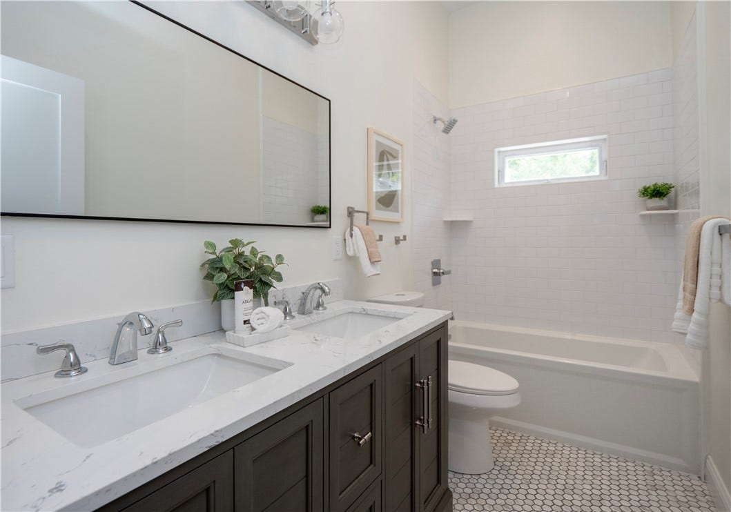 31 Prescott Hall Road, Newport, RI 02840 31 Prescott Hall Road, Newport, RI 02840