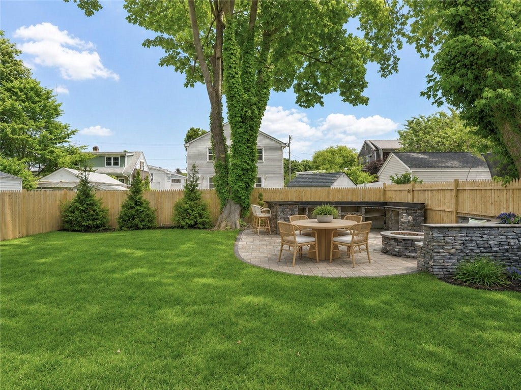 31 Prescott Hall Road, Newport, RI 02840 31 Prescott Hall Road, Newport, RI 02840