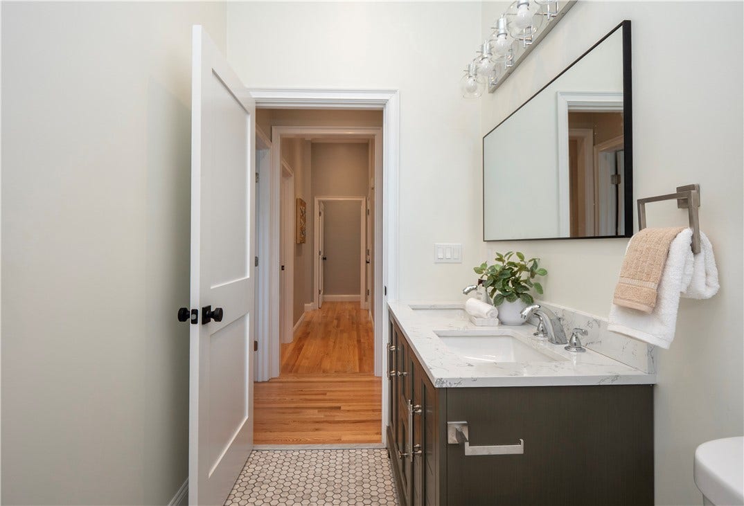 31 Prescott Hall Road, Newport, RI 02840 31 Prescott Hall Road, Newport, RI 02840