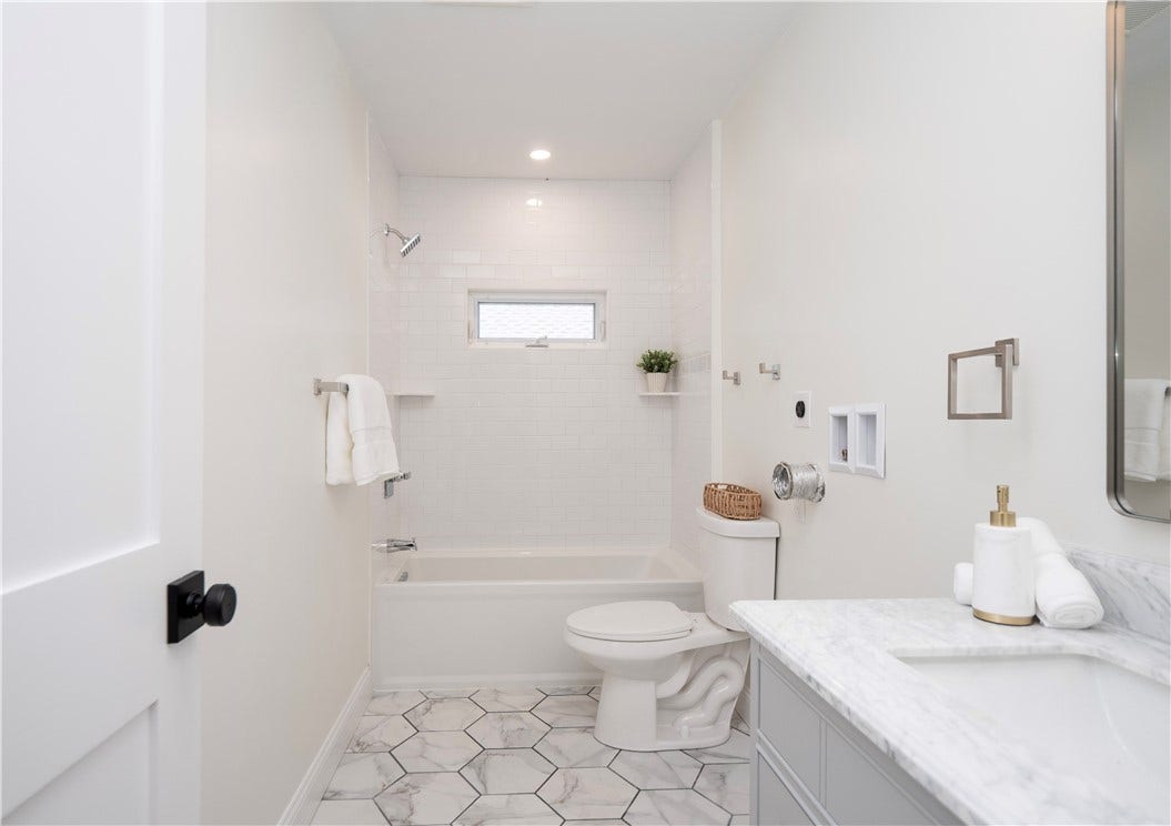 31 Prescott Hall Road, Newport, RI 02840 31 Prescott Hall Road, Newport, RI 02840