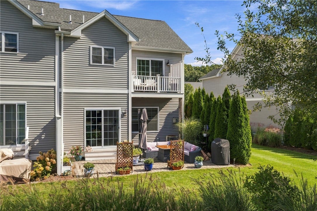 1 Desiree Court, #F, Smithfield, RI 02917 1 Desiree Court, #F, Smithfield, RI 02917