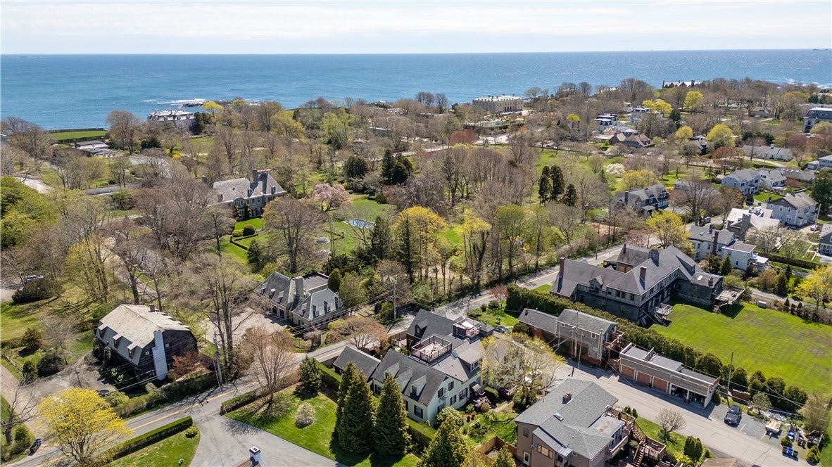 167 Coggeshall Avenue, #E, Newport, RI 02840 167 Coggeshall Avenue, #E, Newport, RI 02840