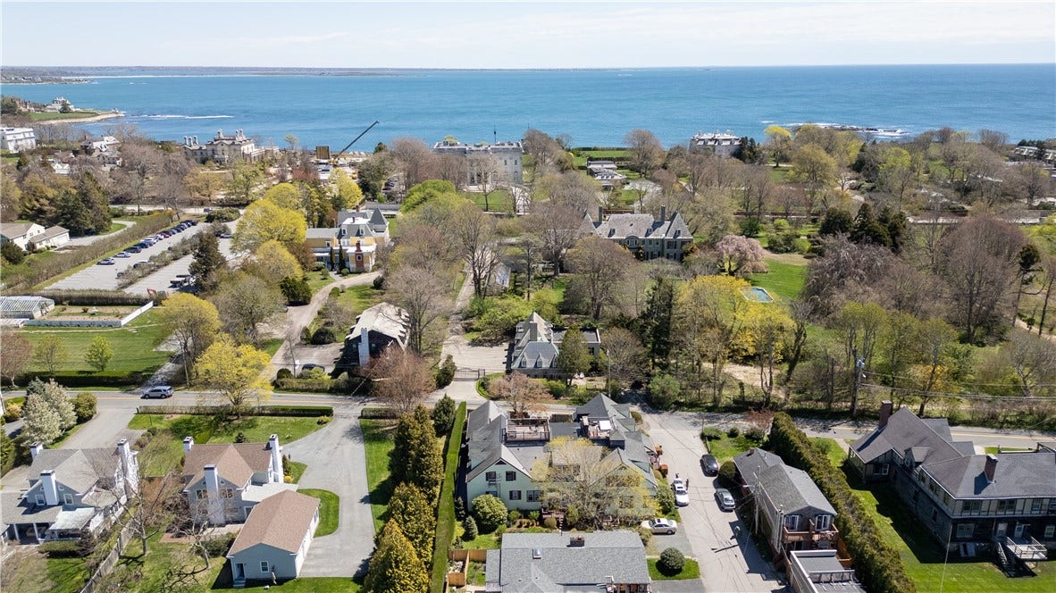 167 Coggeshall Avenue, #E, Newport, RI 02840 167 Coggeshall Avenue, #E, Newport, RI 02840