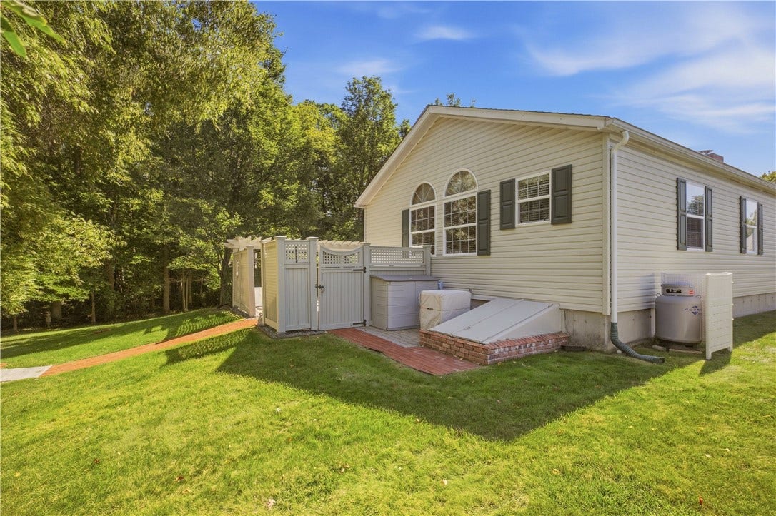 26 Mockingbird Lane, Tiverton, RI 02878