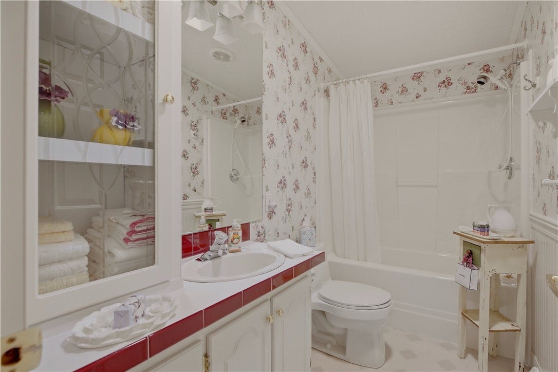 26 Mockingbird Lane, Tiverton, RI 02878