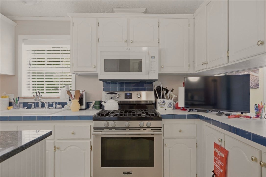 26 Mockingbird Lane, Tiverton, RI 02878