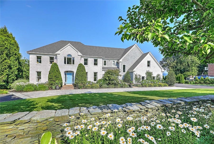 Property photo for 105 Heidi Drive, Portsmouth, RI