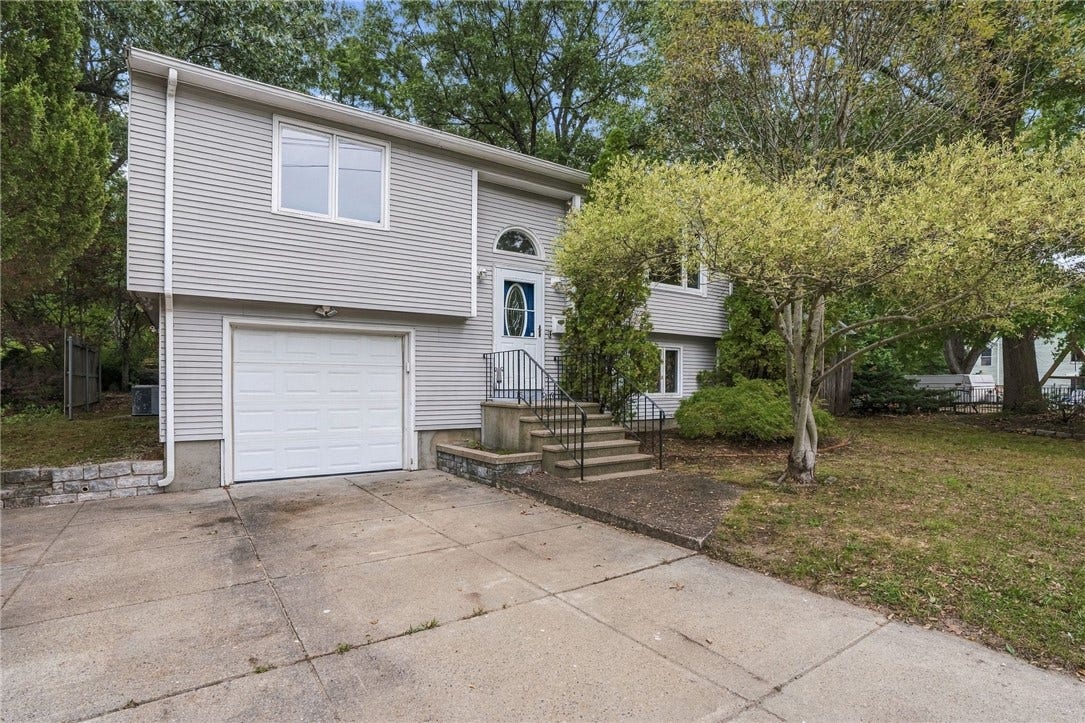 15 Atlantic Avenue, North Providence, RI 02904 15 Atlantic Avenue, North Providence, RI 02904