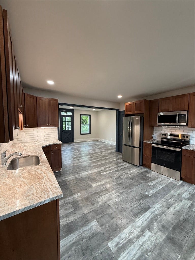 70 Clyde Street, #1, West Warwick, RI 02893 70 Clyde Street, #1, West Warwick, RI 02893