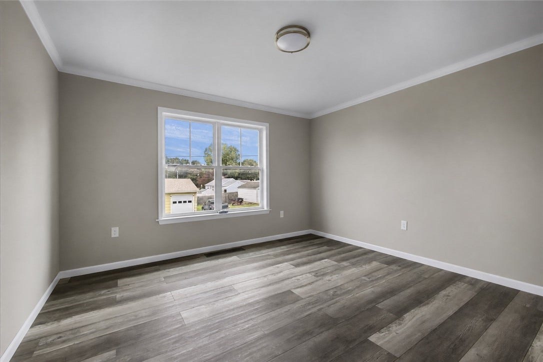121 Robert Gray Avenue, Tiverton, RI 02878