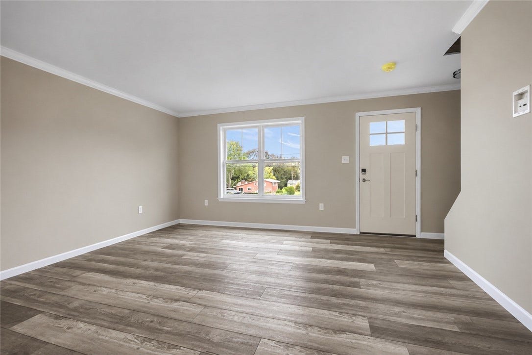 121 Robert Gray Avenue, Tiverton, RI 02878