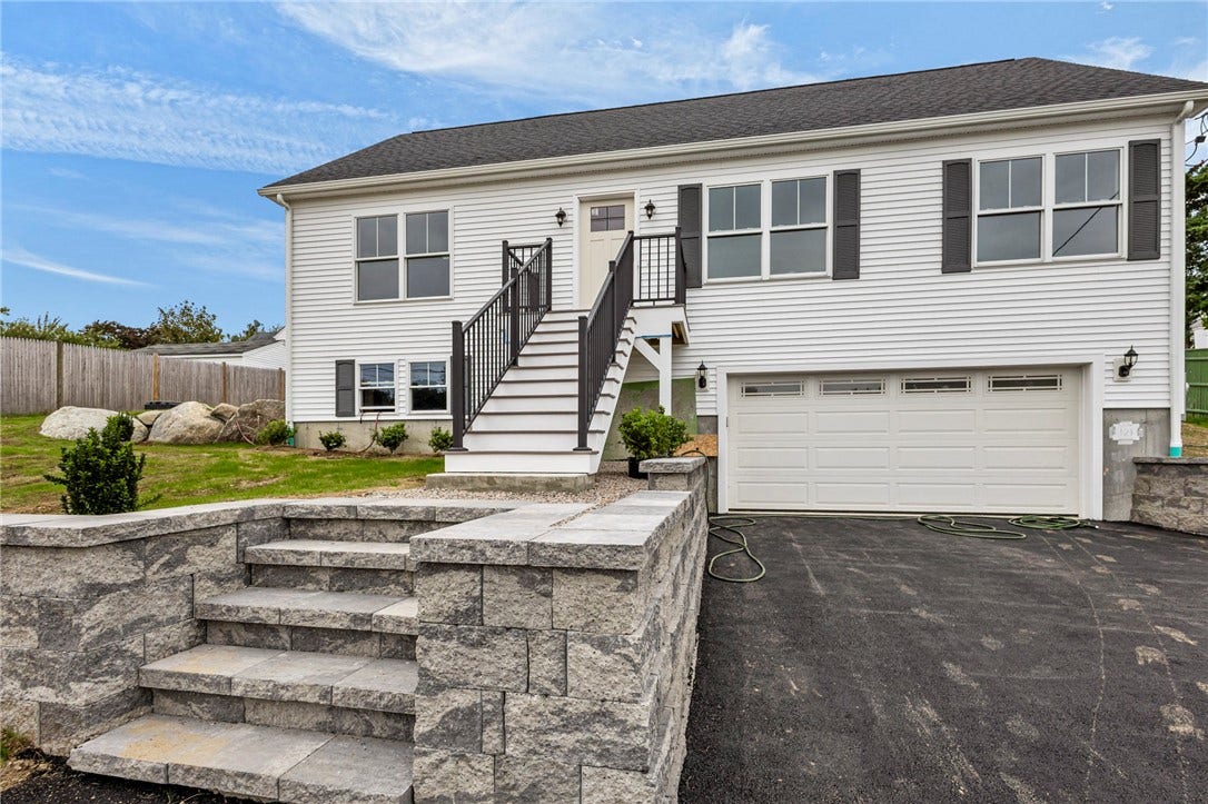 121 Robert Gray Avenue, Tiverton, RI 02878