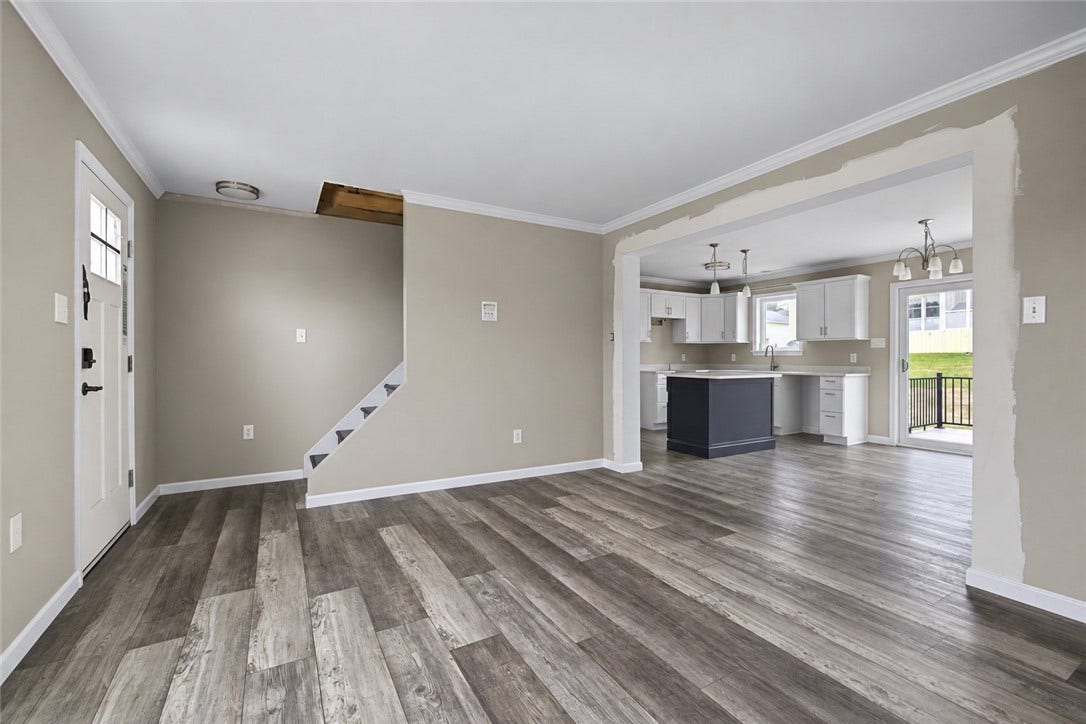 121 Robert Gray Avenue, Tiverton, RI 02878