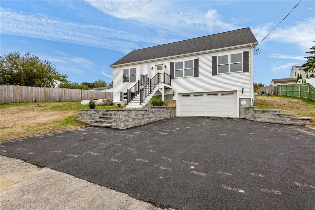 121 Robert Gray Avenue, Tiverton, RI 02878