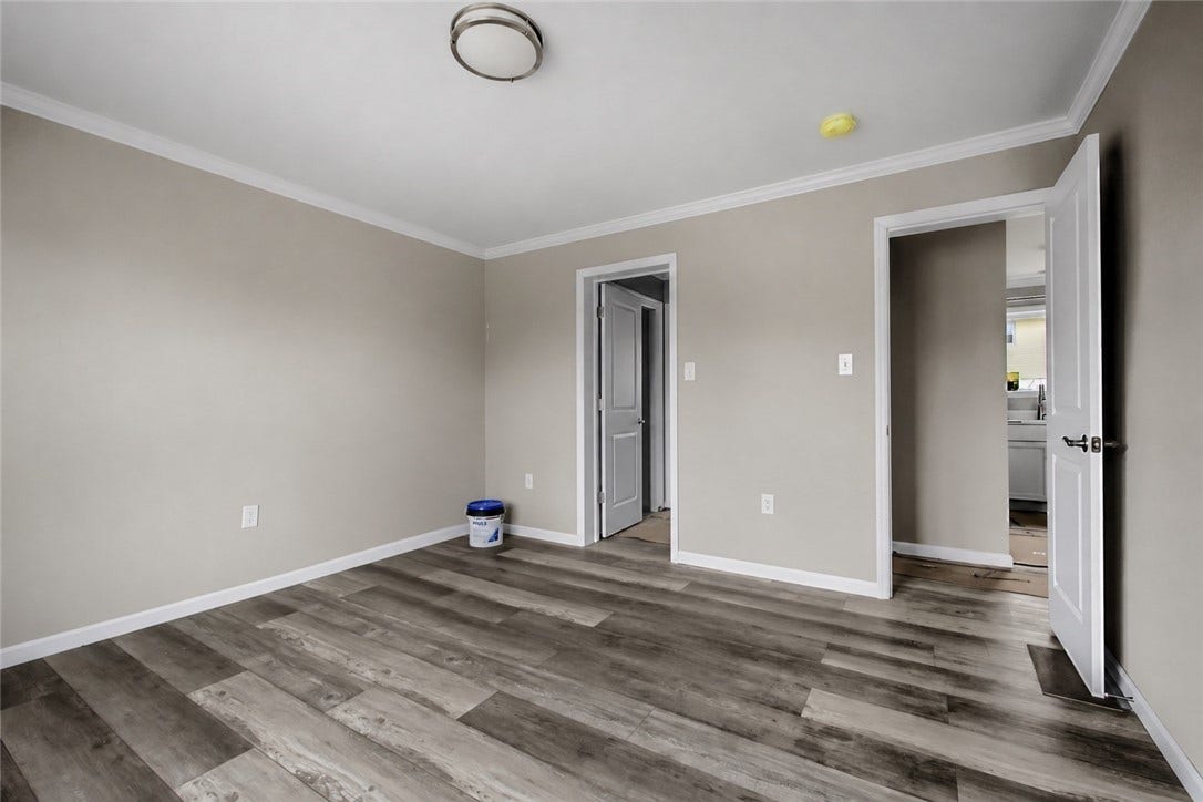 121 Robert Gray Avenue, Tiverton, RI 02878