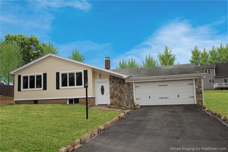 Property photo for 4 Sherwood Lane, Smithfield, RI