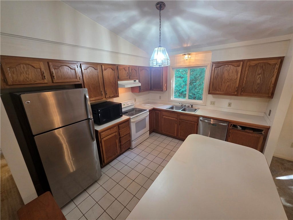 399 Farnum Pike, Smithfield, RI 02917 399 Farnum Pike, Smithfield, RI 02917