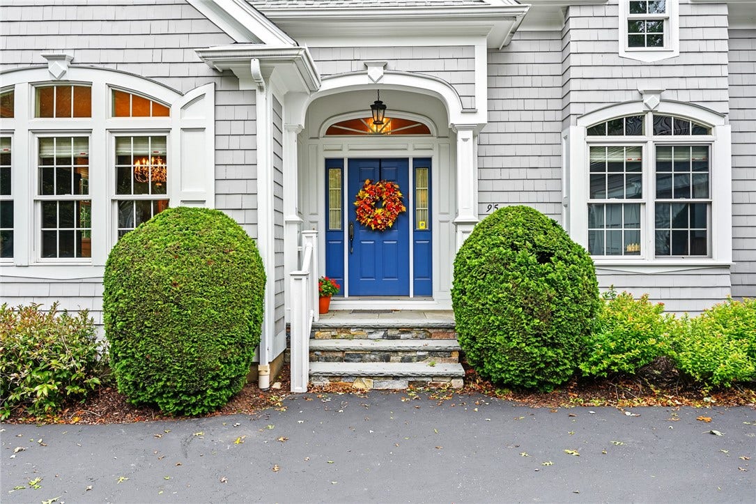 95 Fry Brook Drive, East Greenwich, RI 02818 An inviting first impression!