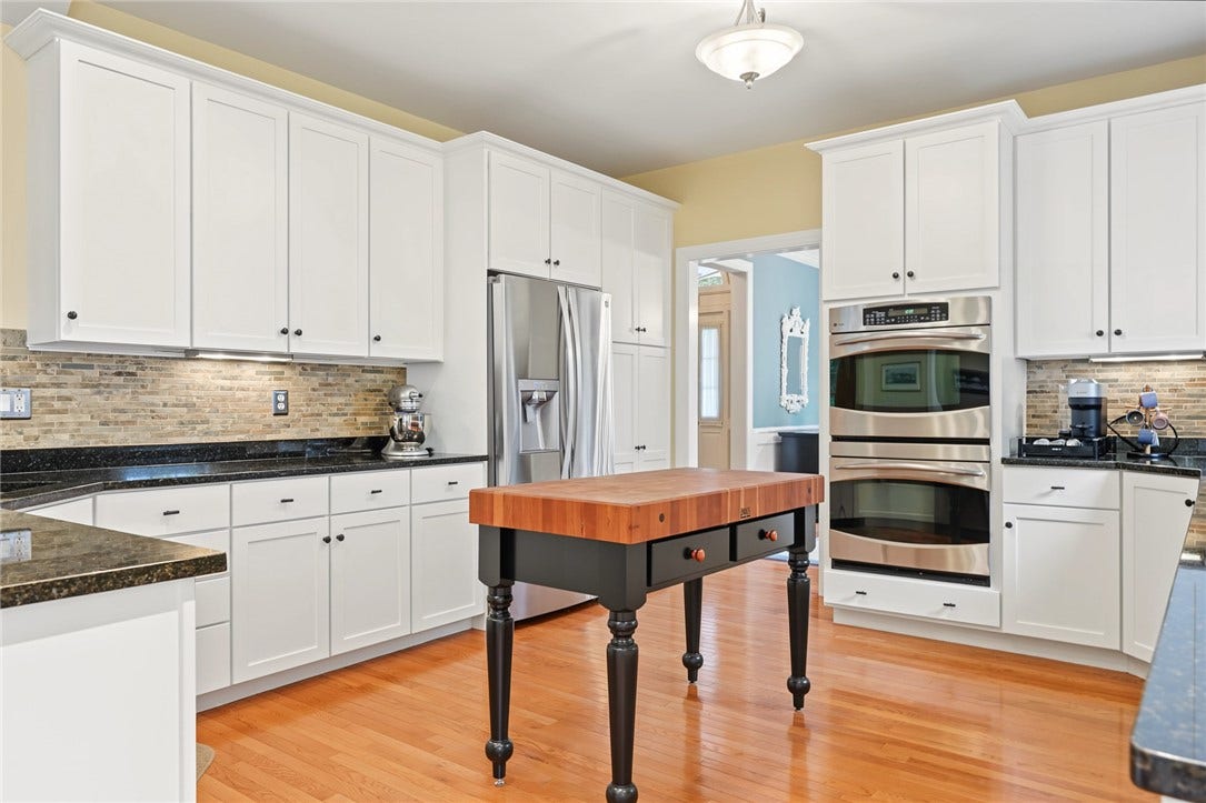 95 Fry Brook Drive, East Greenwich, RI 02818 Crisp white cabinetry, granite countertops, stainless-steel appliances and hardwood floors.