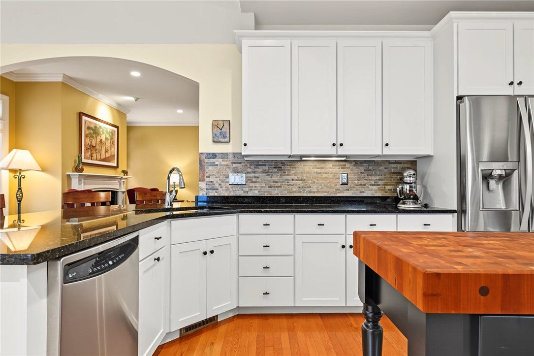 95 Fry Brook Drive, East Greenwich, RI 02818 An open design kitchen that flows seamlessly into the adjoining living space.