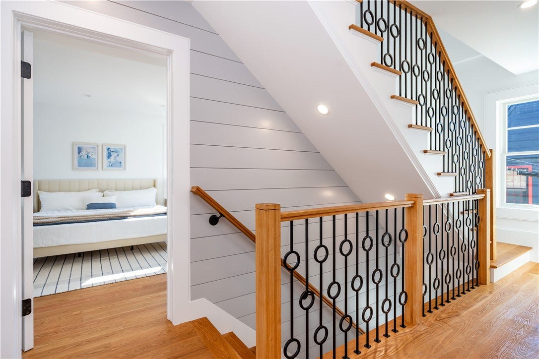 6 Sharon Court, Newport, RI 02840 6 Sharon Court, Newport, RI 02840