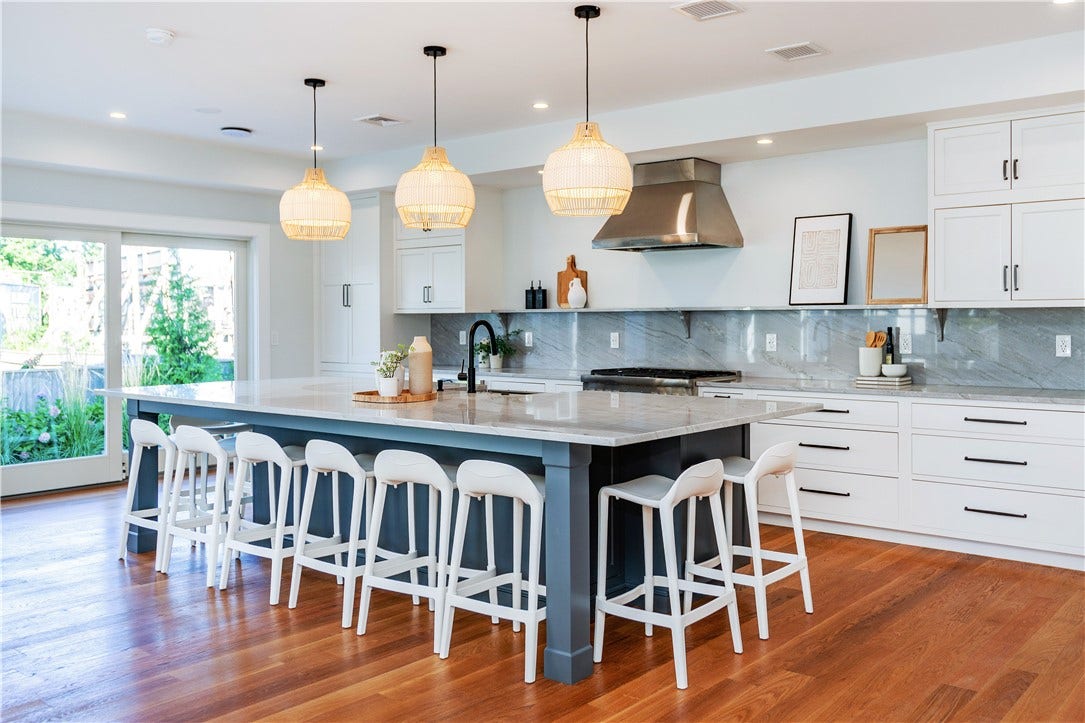6 Sharon Court, Newport, RI 02840 6 Sharon Court, Newport, RI 02840