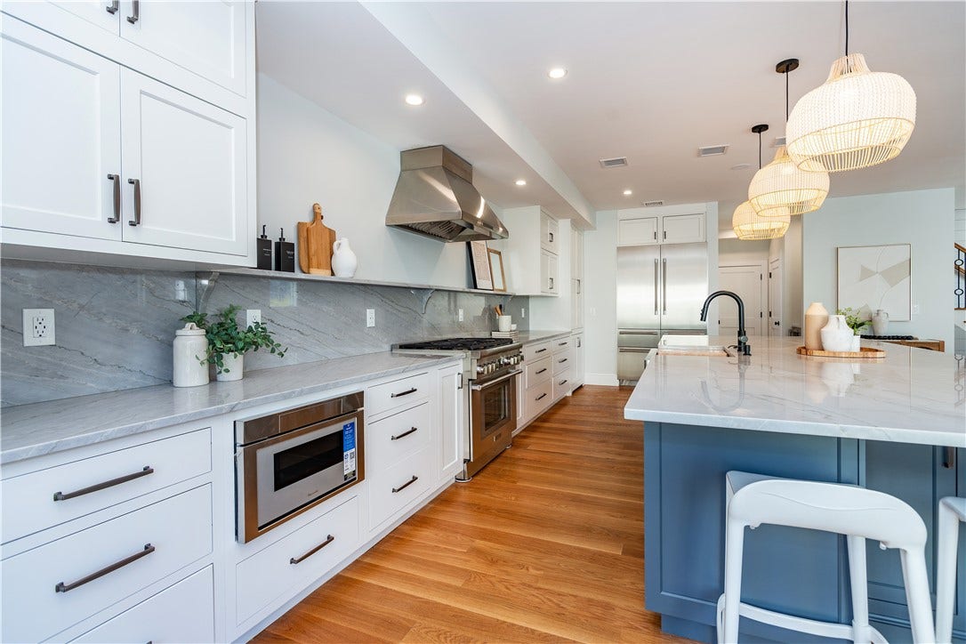 6 Sharon Court, Newport, RI 02840 6 Sharon Court, Newport, RI 02840