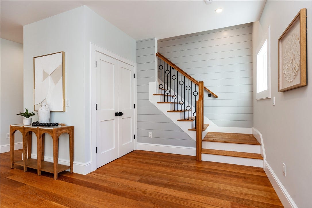 6 Sharon Court, Newport, RI 02840 6 Sharon Court, Newport, RI 02840