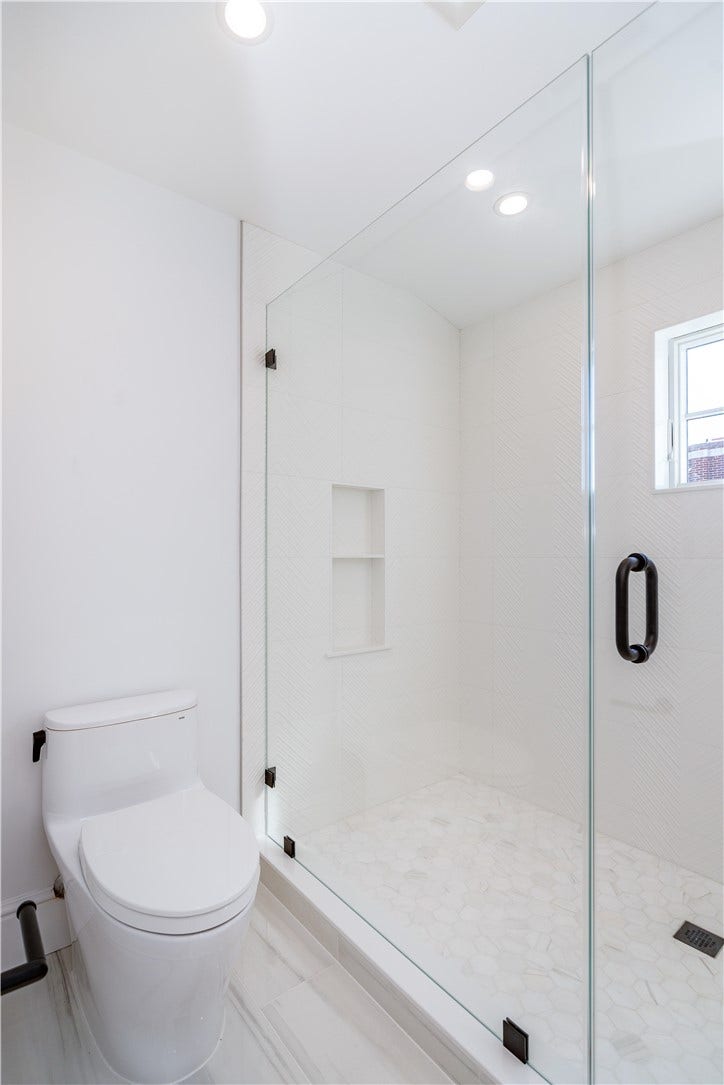 6 Sharon Court, Newport, RI 02840 6 Sharon Court, Newport, RI 02840