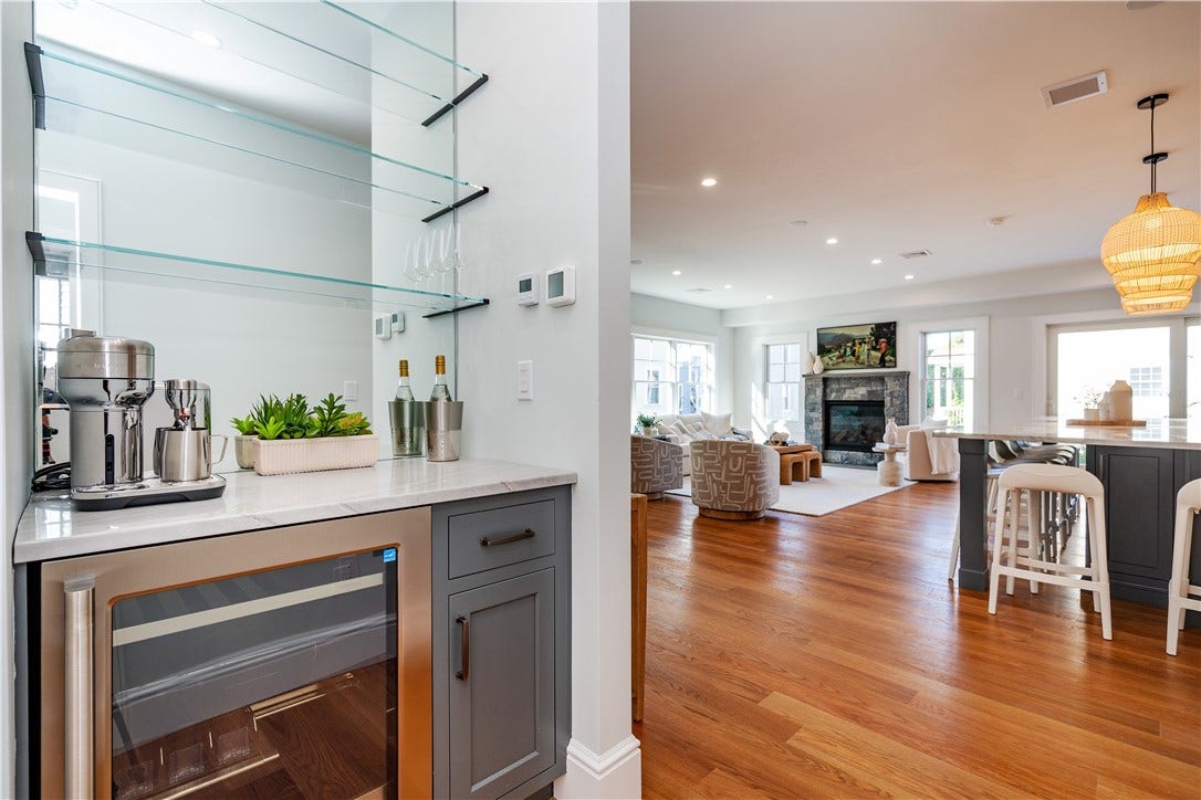 6 Sharon Court, Newport, RI 02840 6 Sharon Court, Newport, RI 02840