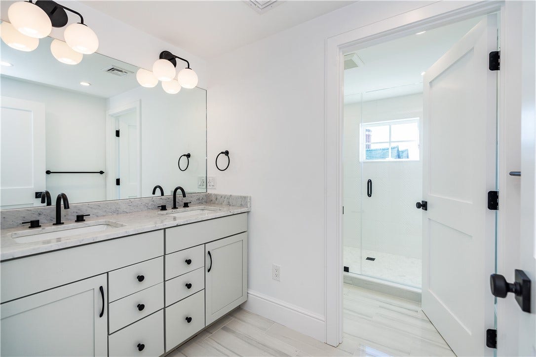 6 Sharon Court, Newport, RI 02840 6 Sharon Court, Newport, RI 02840