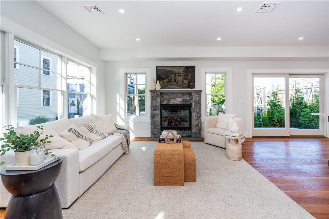 6 Sharon Court, Newport, RI 02840 6 Sharon Court, Newport, RI 02840