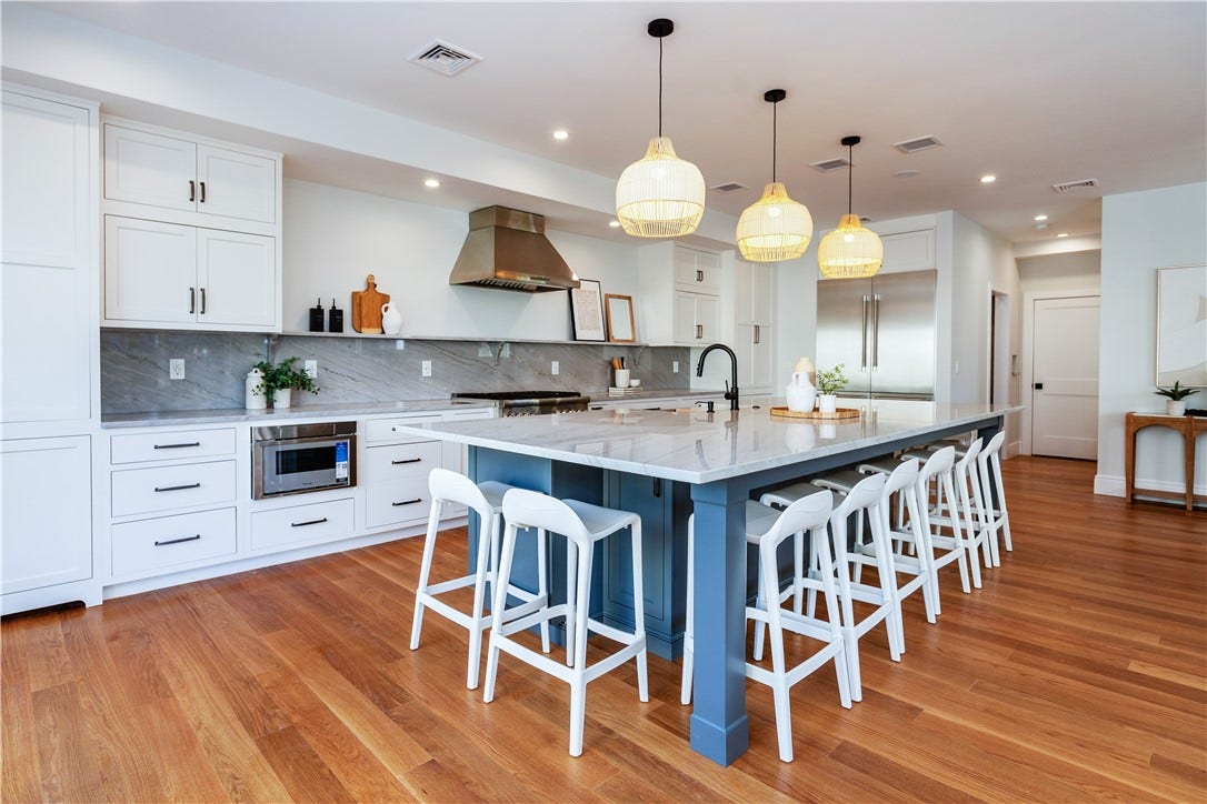 6 Sharon Court, Newport, RI 02840 6 Sharon Court, Newport, RI 02840