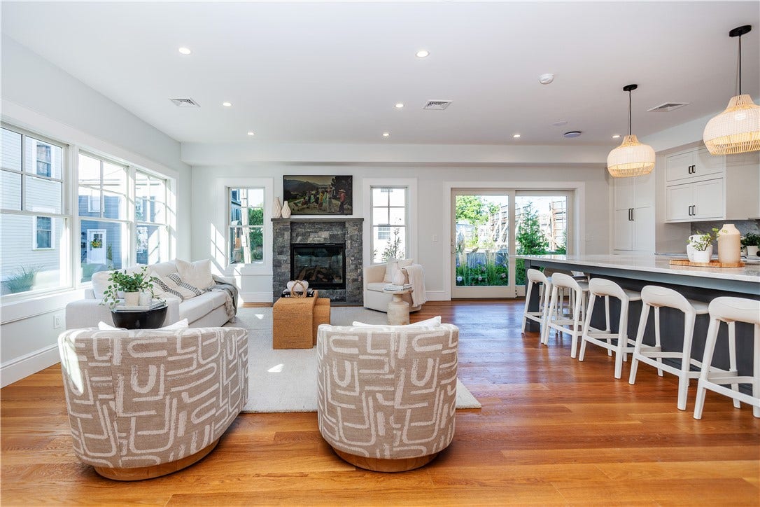 6 Sharon Court, Newport, RI 02840 6 Sharon Court, Newport, RI 02840
