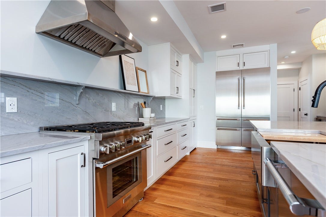6 Sharon Court, Newport, RI 02840 6 Sharon Court, Newport, RI 02840