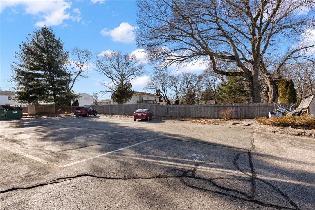 255 Quaker Lane, #400, West Warwick, RI 02893 255 Quaker Lane, #400, West Warwick, RI 02893