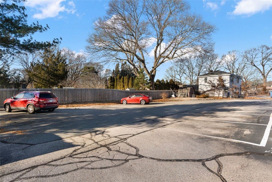 255 Quaker Lane, #400, West Warwick, RI 02893 255 Quaker Lane, #400, West Warwick, RI 02893