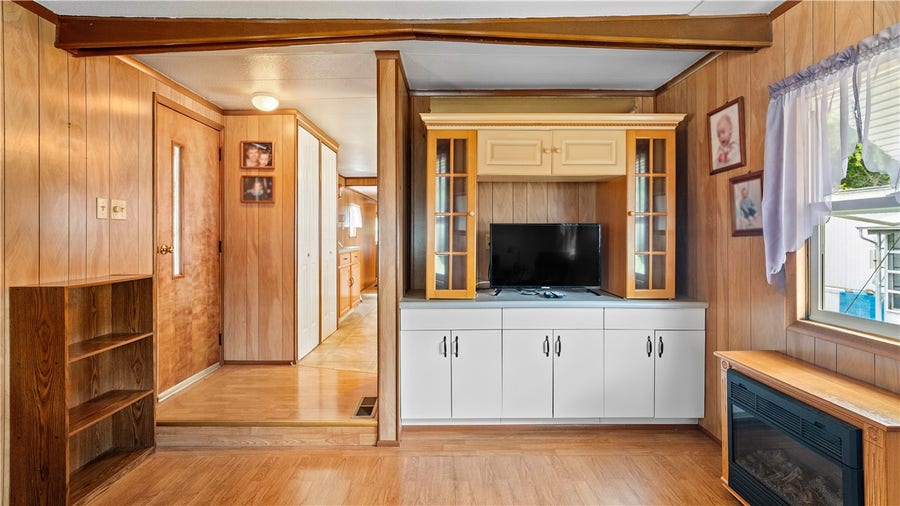 Property photo for 979 Toll Gate Road, Warwick, RI