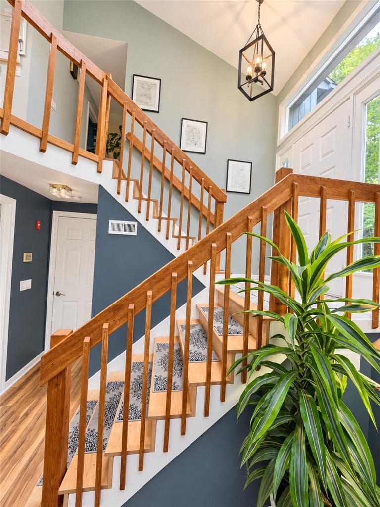 28 Hartford Pike, Foster, RI 02825