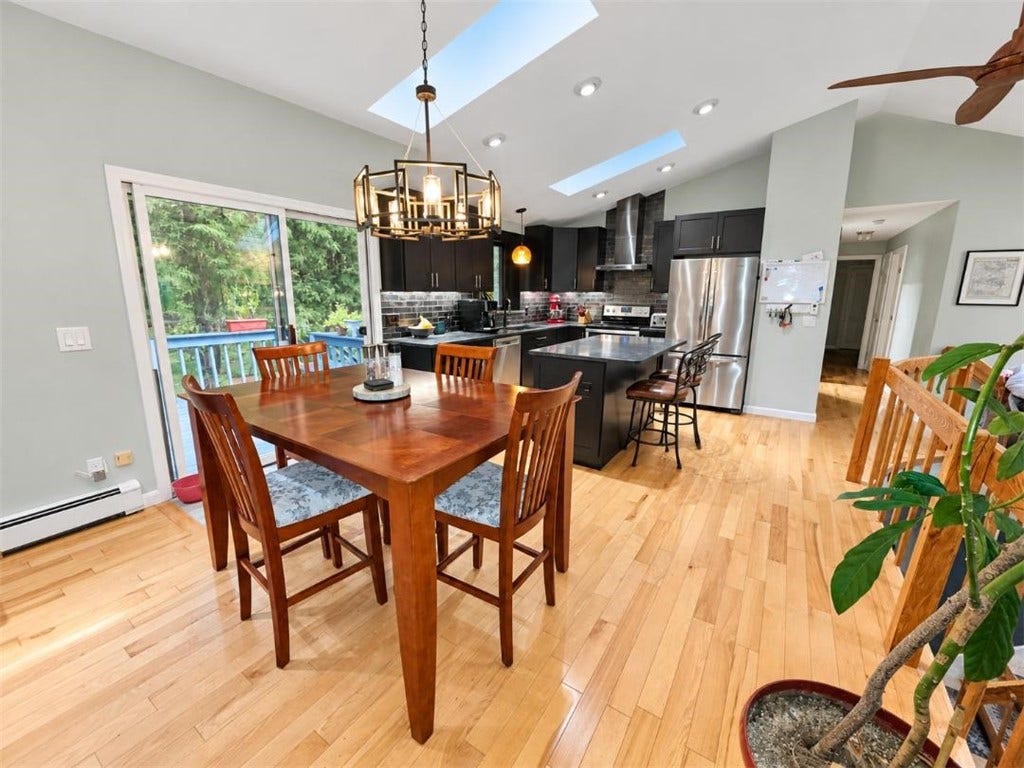 28 Hartford Pike, Foster, RI 02825