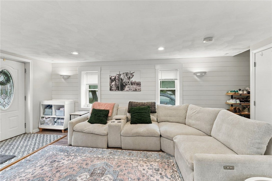 453 Greenville Avenue, Johnston, RI 02919 453 Greenville Avenue, Johnston, RI 02919