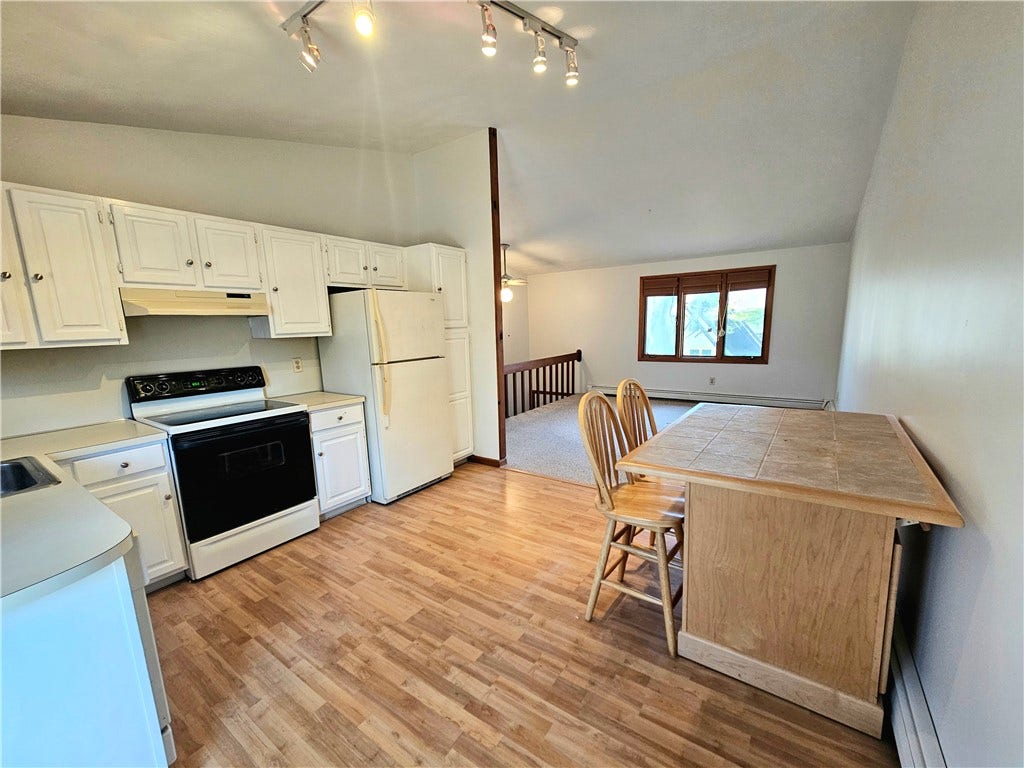 3 Lakeview Drive, Narragansett, RI 02882 3 Lakeview Drive, Narragansett, RI 02882