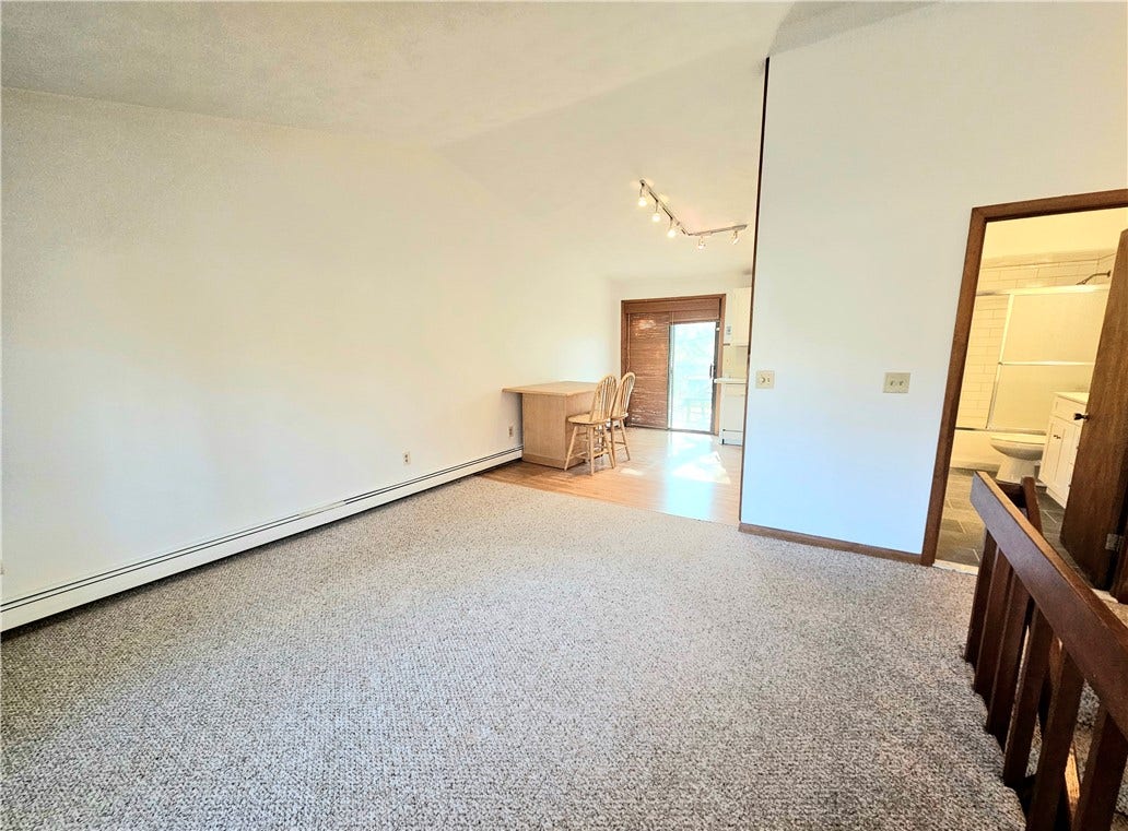 3 Lakeview Drive, Narragansett, RI 02882 UPPER LEVEL
