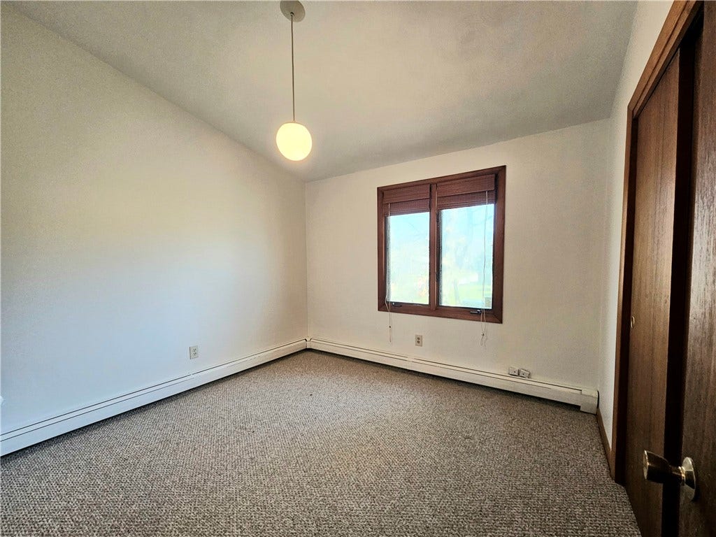 3 Lakeview Drive, Narragansett, RI 02882 UPPER LEVEL