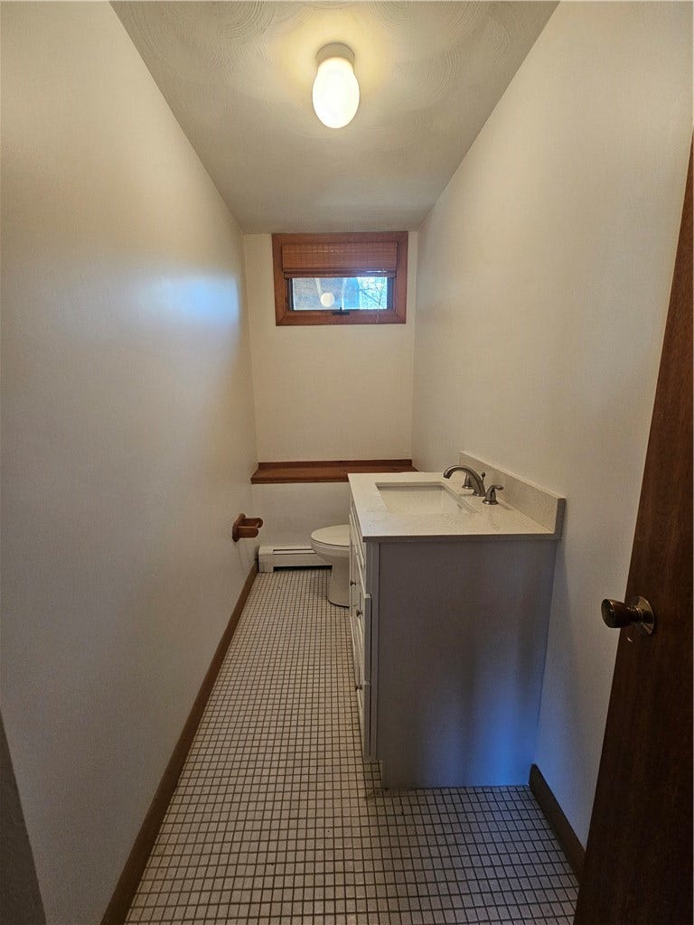 3 Lakeview Drive, Narragansett, RI 02882 LOWER LEVEL