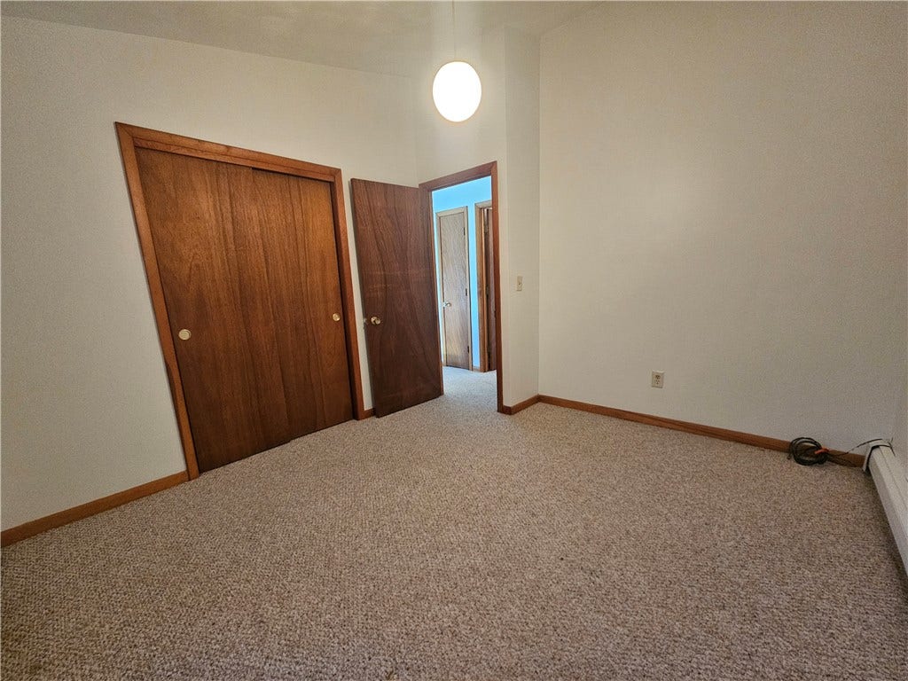 3 Lakeview Drive, Narragansett, RI 02882 UPPER LEVEL