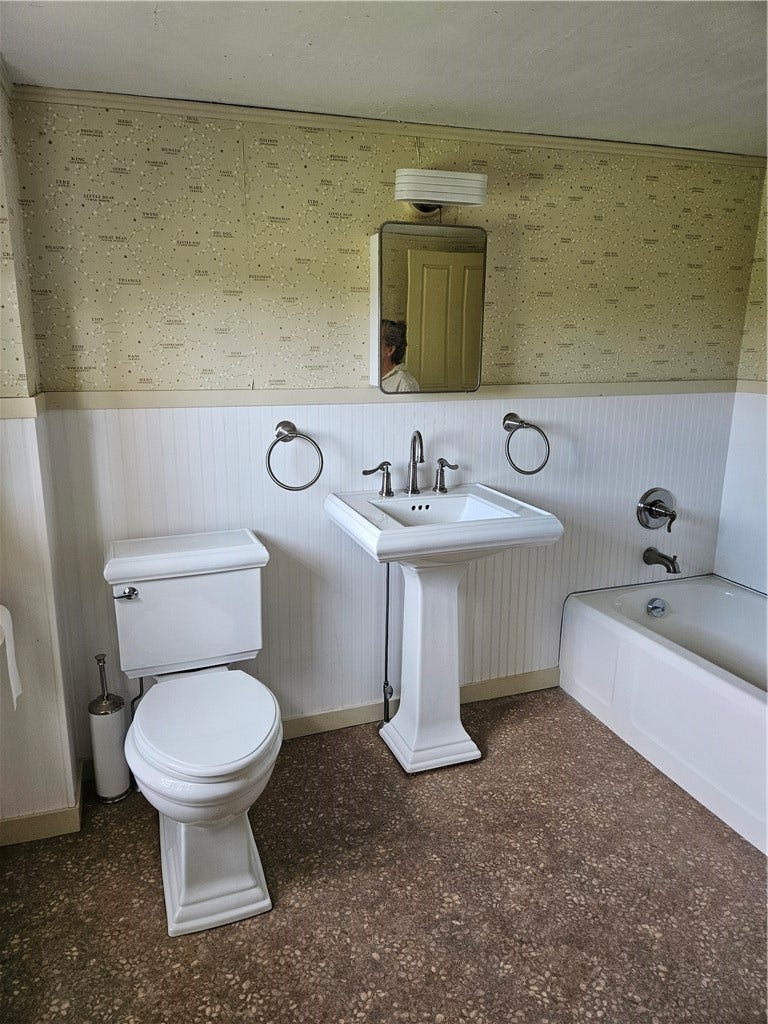 103 Fogland Road, Tiverton, RI 02878 103 Fogland Road, Tiverton, RI 02878