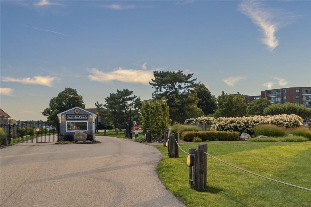 1314 Capella South, #1314, Newport, RI 02840 Security gate