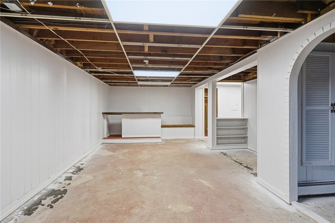 73 Pequot Trail, East Greenwich, RI 02818 Spacious basement for potential additional living space!